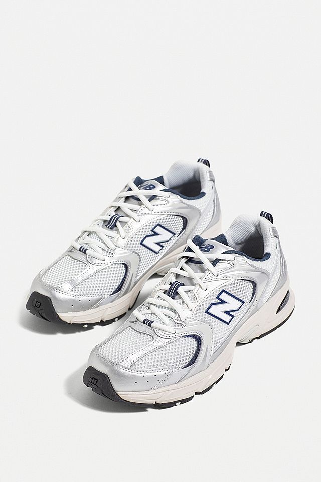 New Balance - Baskets 530 blanc et argent | Urban Outfitters FR