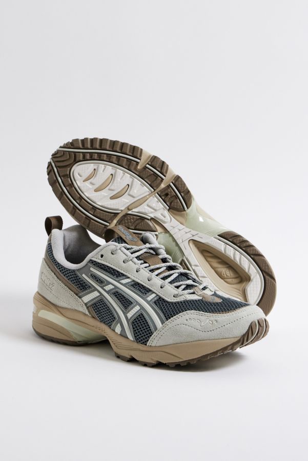 Vista diapositiva: 1: ASICS Grey & Beige Gel 1090 Trainers