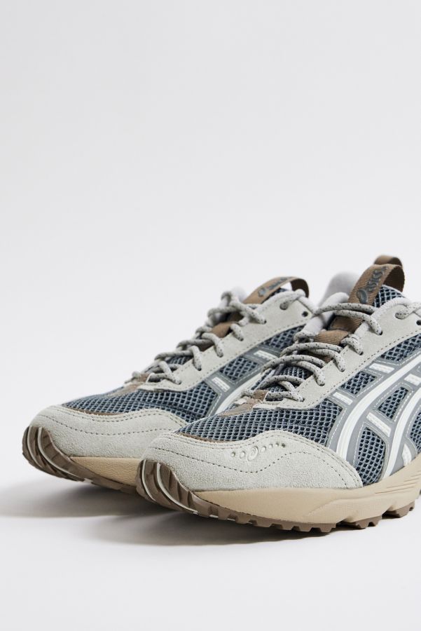 Vista diapositiva: 3: ASICS Grey & Beige Gel 1090 Trainers