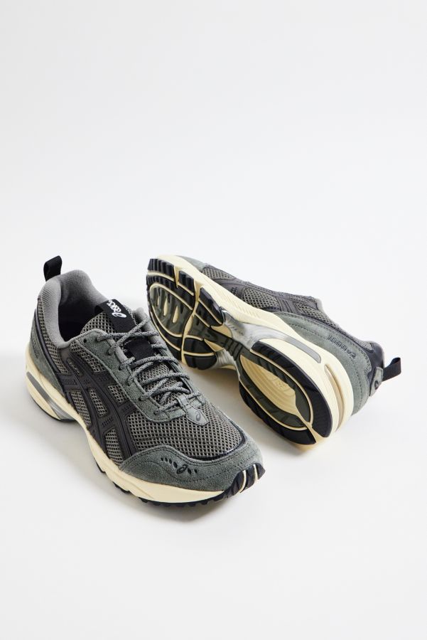 Slide View: 2: ASICS Grau Sportstyle Gel-1090v2 Trainers