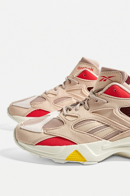 tan reebok