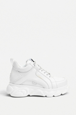 buffalo corin low platform trainers in white