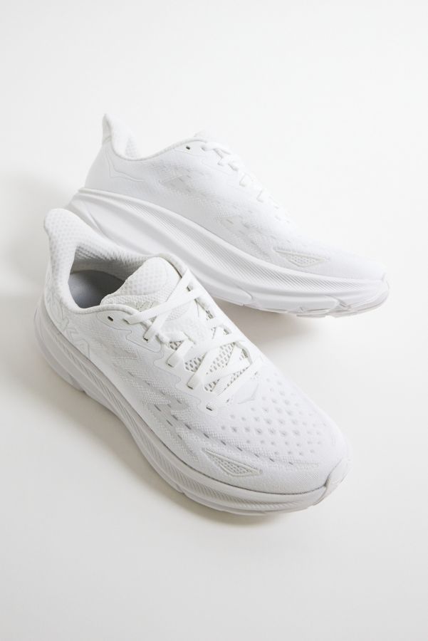 Vista diapositiva: 2: HOKA scarpe da ginnastica bianche Clifton 9