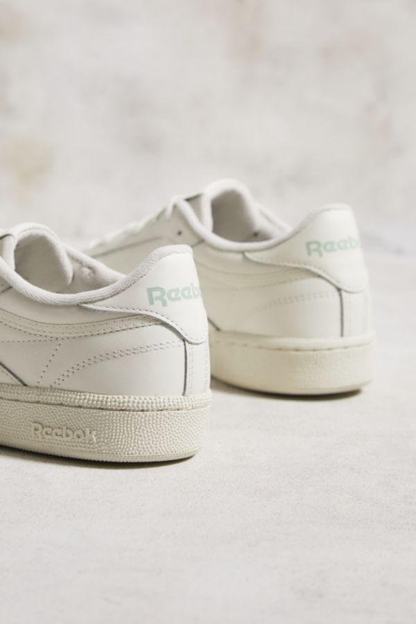 Vista diapositiva: 4: Reebok Chalk Club C 85 Trainers