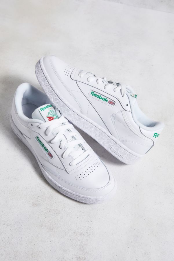 Vista diapositiva: 2: Reebok White Club C Trainers