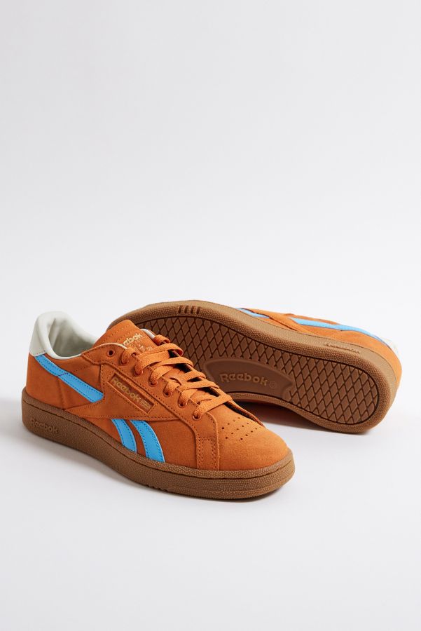 Vista diapositiva: 1: Reebok Orange Club C Grounds Trainers