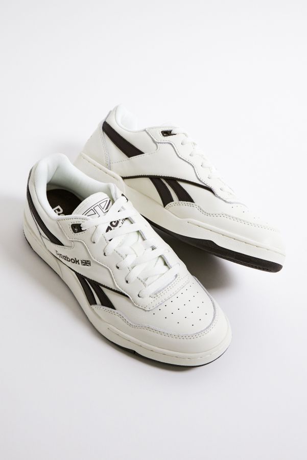 Vista diapositiva: 2: Reebok White & Navy BB 4000 II Trainers