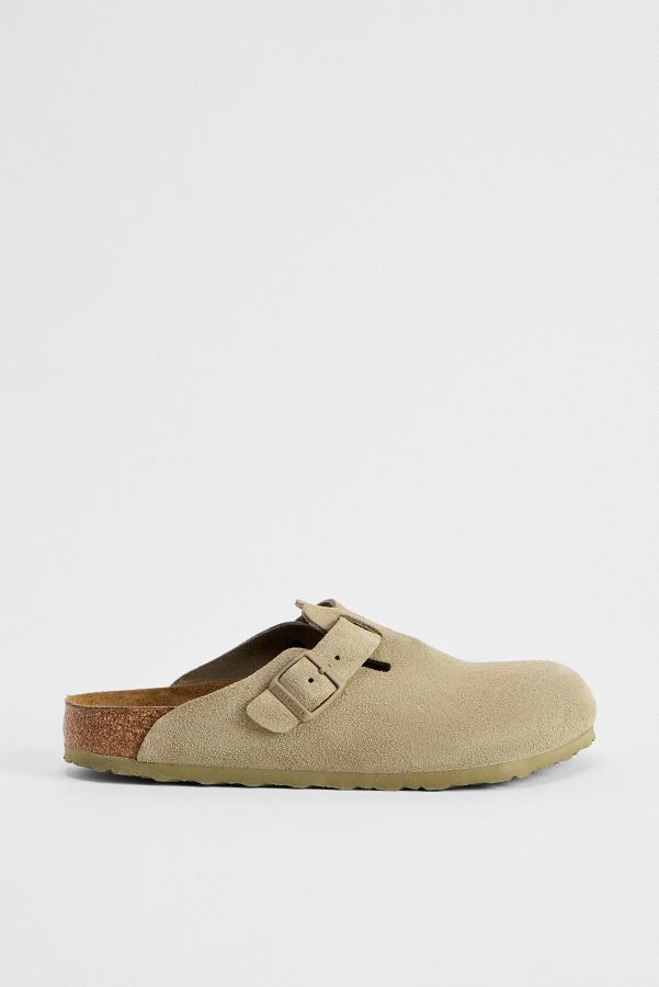 Slide View: 1: Birkenstock Verblasste Khaki Wildleder Boston Clogs