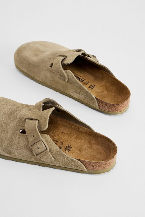 Slide View: 4: Birkenstock Verblasste Khaki Wildleder Boston Clogs