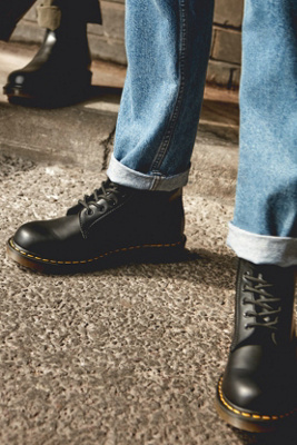 dr martens black 1460