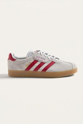 grey and red gazelles