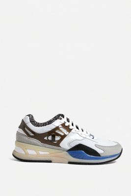 white running trainers