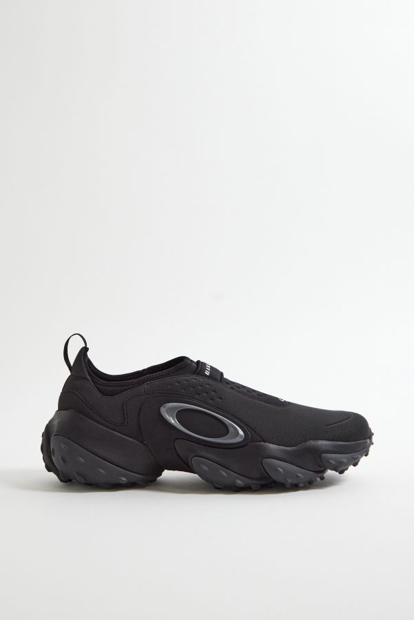 Slide View: 1: Oakley Edge Icon Blackout Trainers