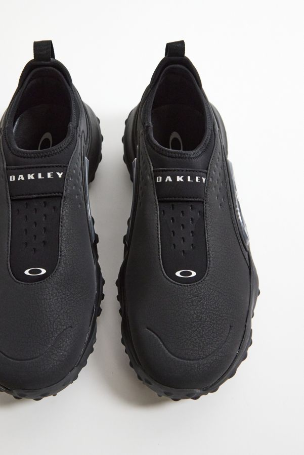 Slide View: 4: Oakley Edge Icon Blackout Trainers