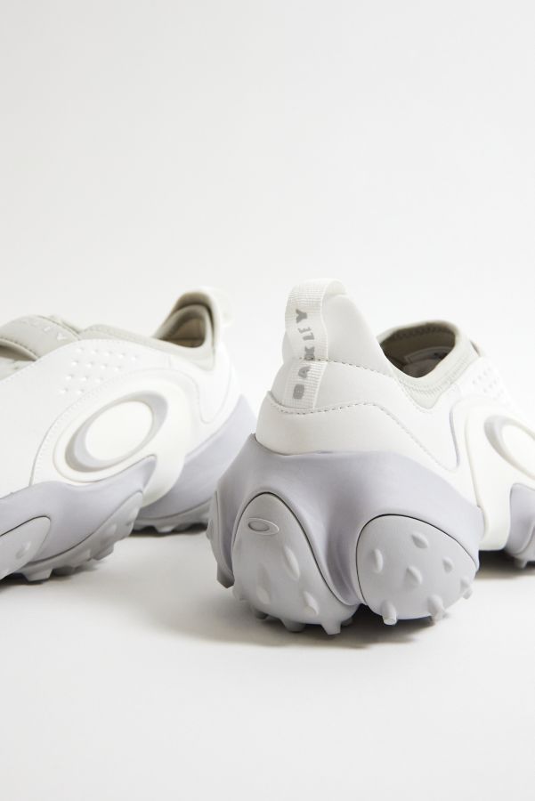 Slide View: 2: Oakley Edge Icon White Trainers