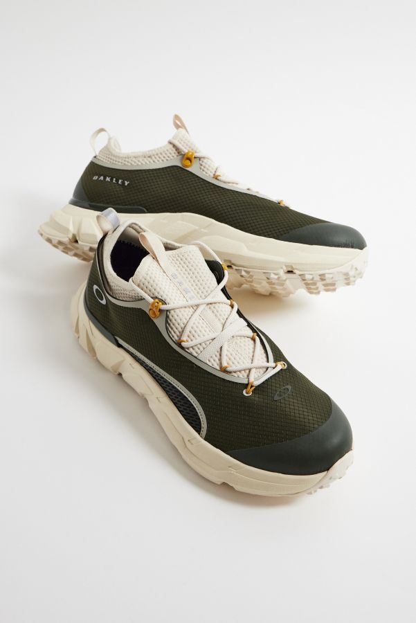 Slide View: 1: Oakley Dark Brush Light Shield Trainers