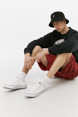 chuck taylor low top