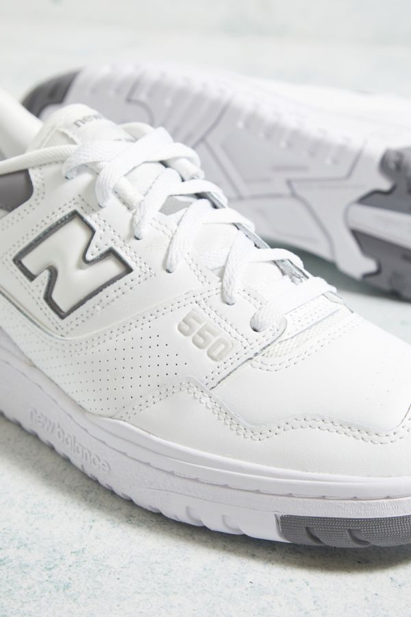 Slide View: 5: New Balance - Baskets BB550 blanc et gris