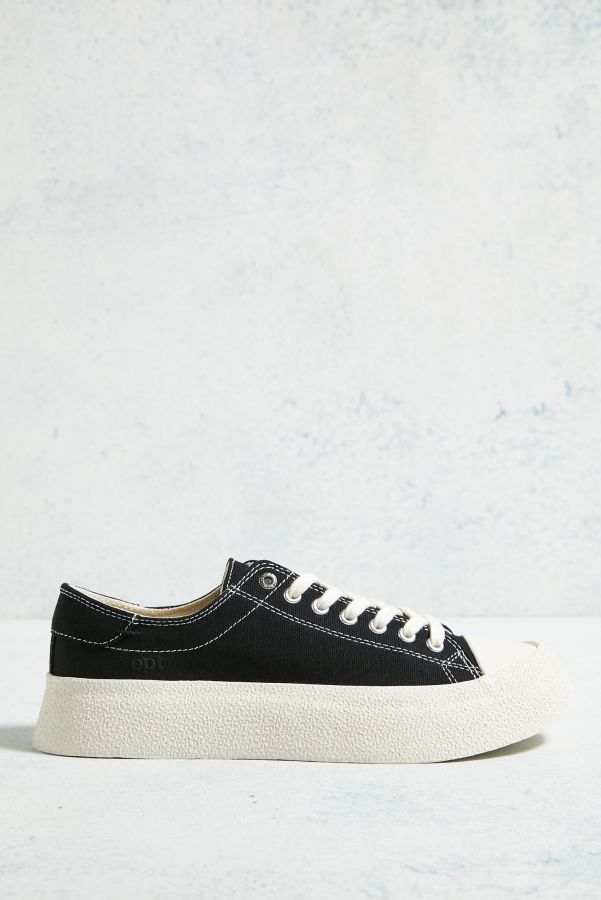 Vista diapositiva: 3: East Pacific Trade Black Dive Canvas Trainers