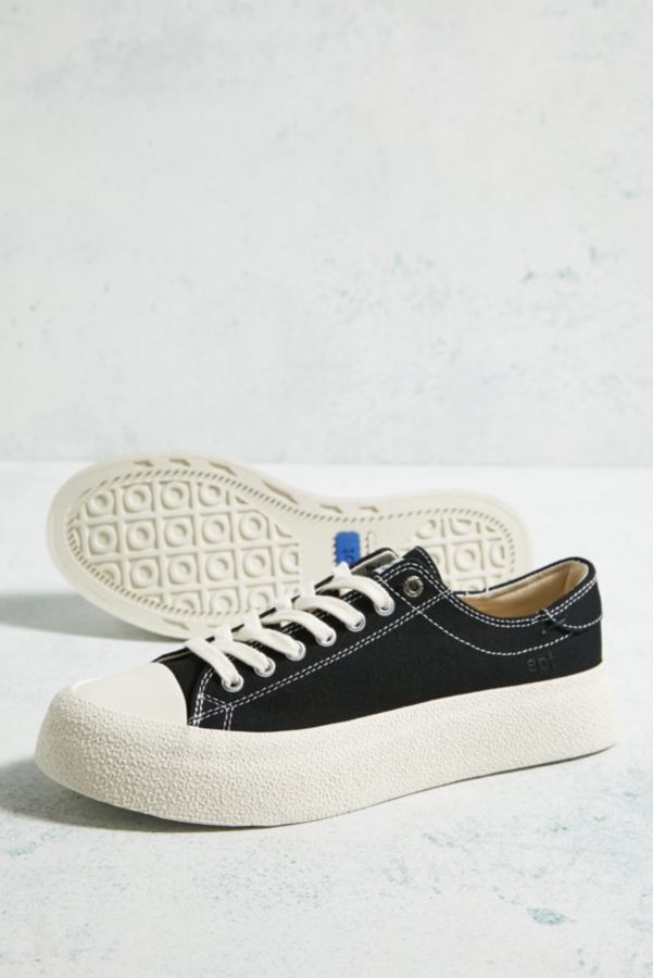 Vista diapositiva: 5: East Pacific Trade Black Dive Canvas Trainers