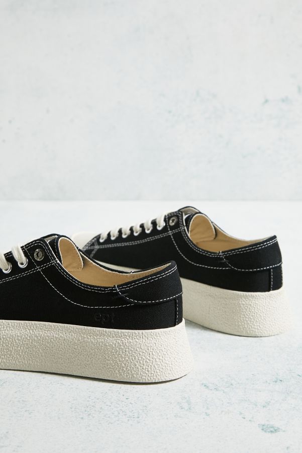 Vista diapositiva: 6: East Pacific Trade Black Dive Canvas Trainers