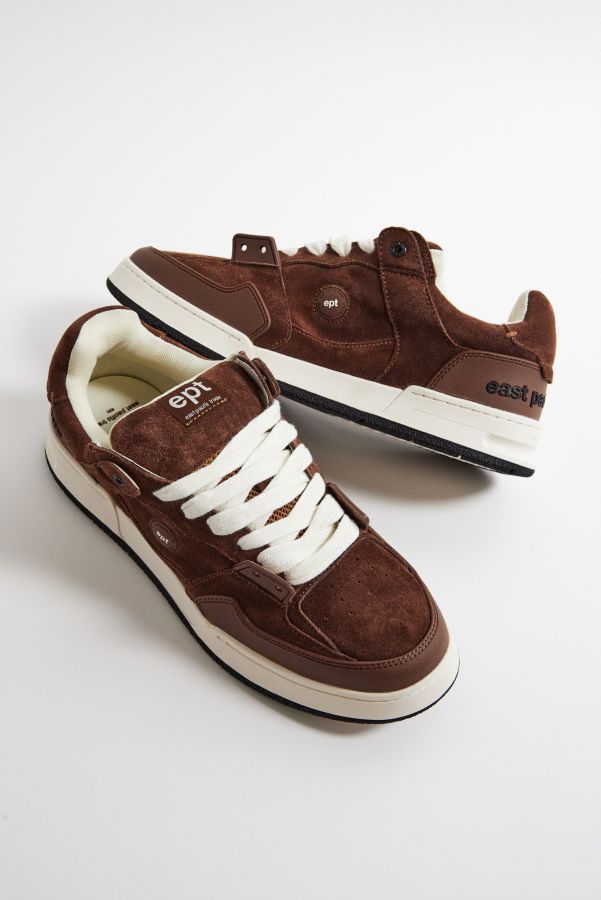 Vista diapositiva: 1: East Pacific Trade Brown Suede Fat Tongue Trainers