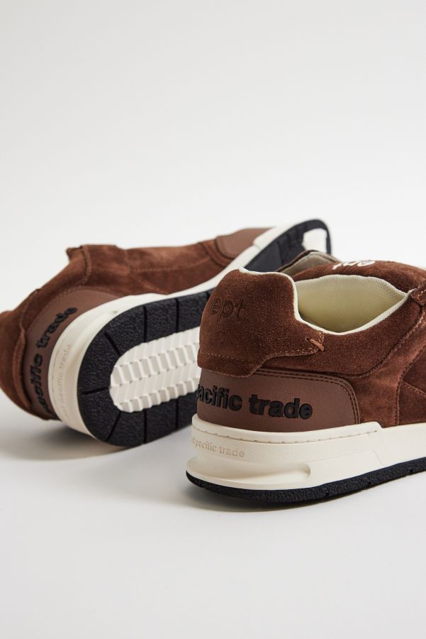 Vista diapositiva: 4: East Pacific Trade Brown Suede Fat Tongue Trainers