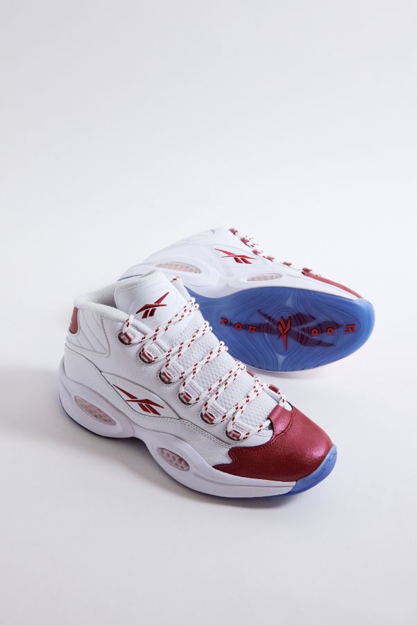 Vista de diapositivas: 3: Reebok Question White & Red Mid Trainers