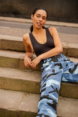 urban outfitters blue camo pants