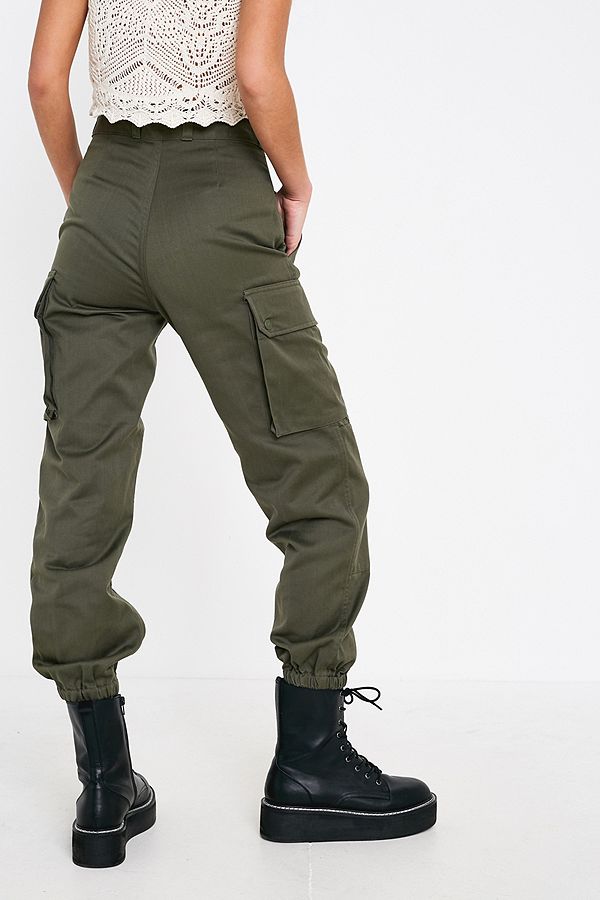 8 Cargo Pants Outfits We’re Obsessed With RN