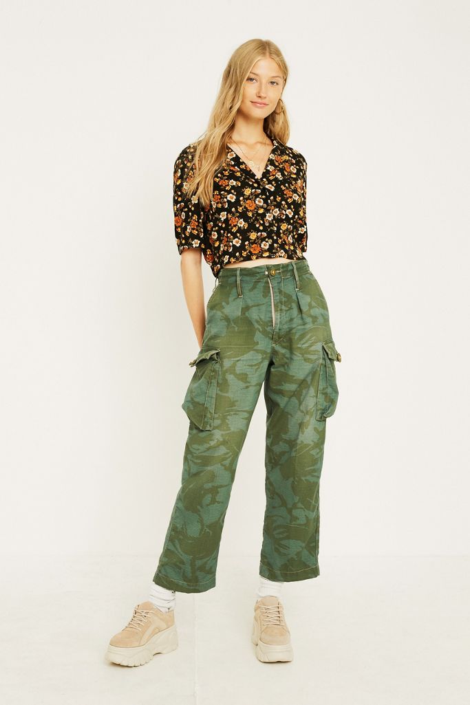 Urban Renewal Vintage Customised Pantalon surteint camouflage vert