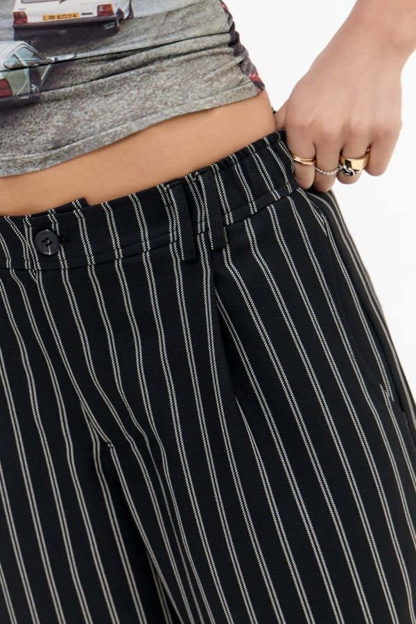 Slide View: 3: Archive Chez UO Shorts Taille Basse à Rayures Noires