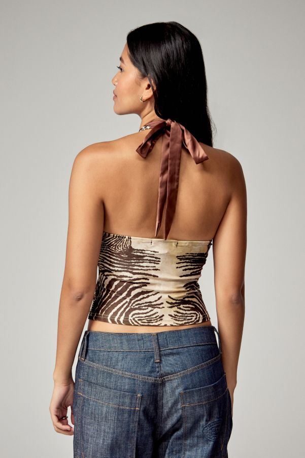 Slide View: 4: Archive bei UO Zebra Print Neckholder-Top