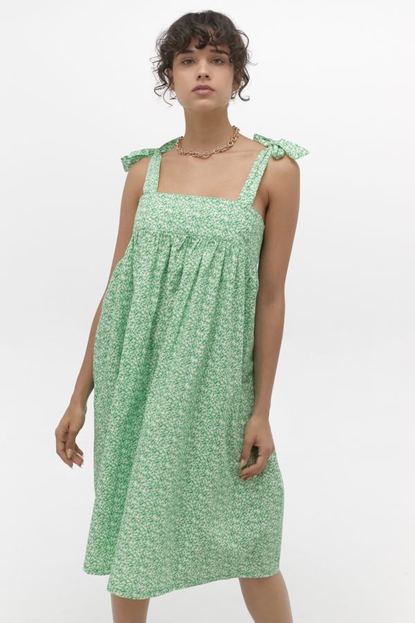 Slide View: 1: Urban Renewal Inspired By Vintage Darcey Green Floral Midi Dress