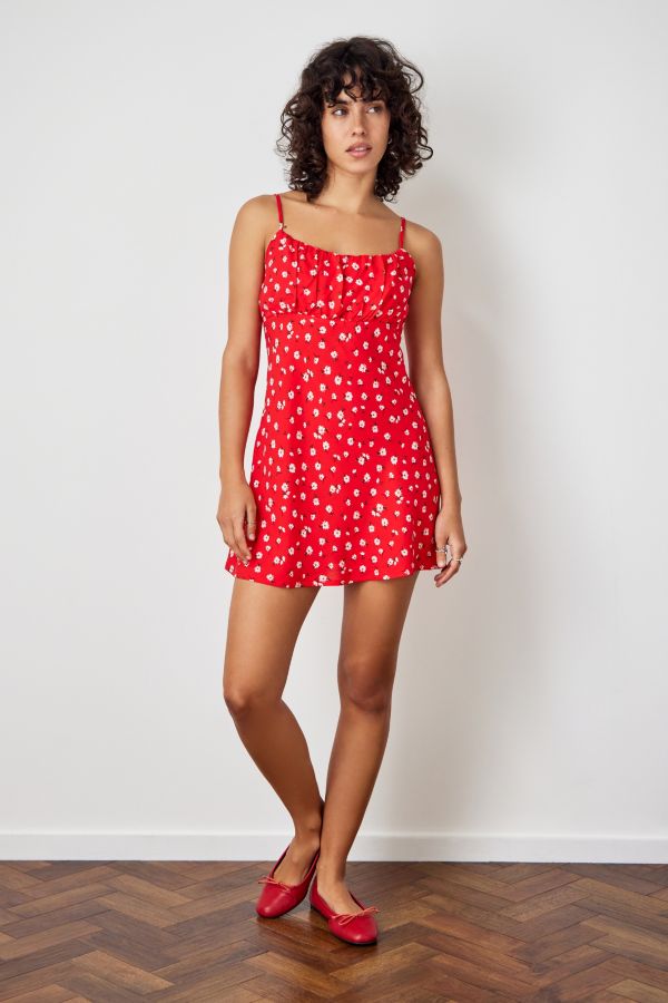 Vista de diapositivas: 2: Archive At UO Mini vestido Jessie floral rojo