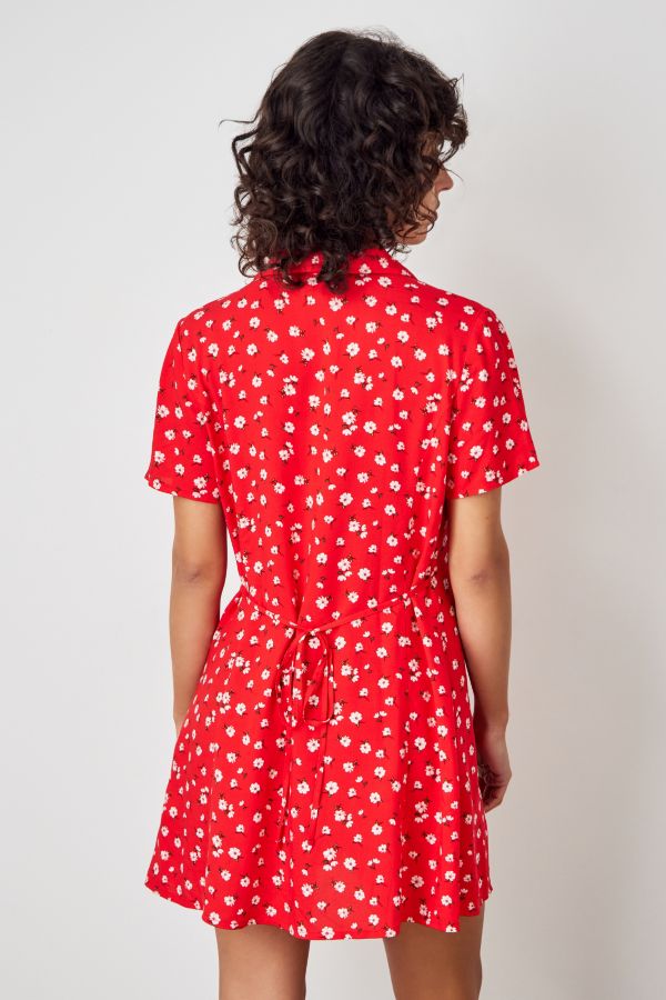 Vista de diapositivas: 4: Archive At UO Vestido de té floral Red Ditsy