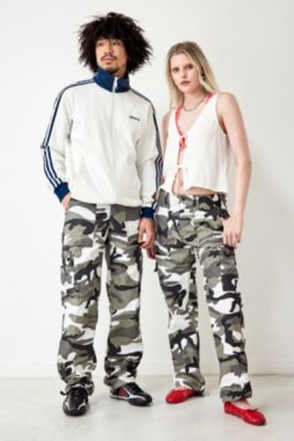 Urban Renewal Salvaged Deadstock – Cargohose mit Camouflage-Muster