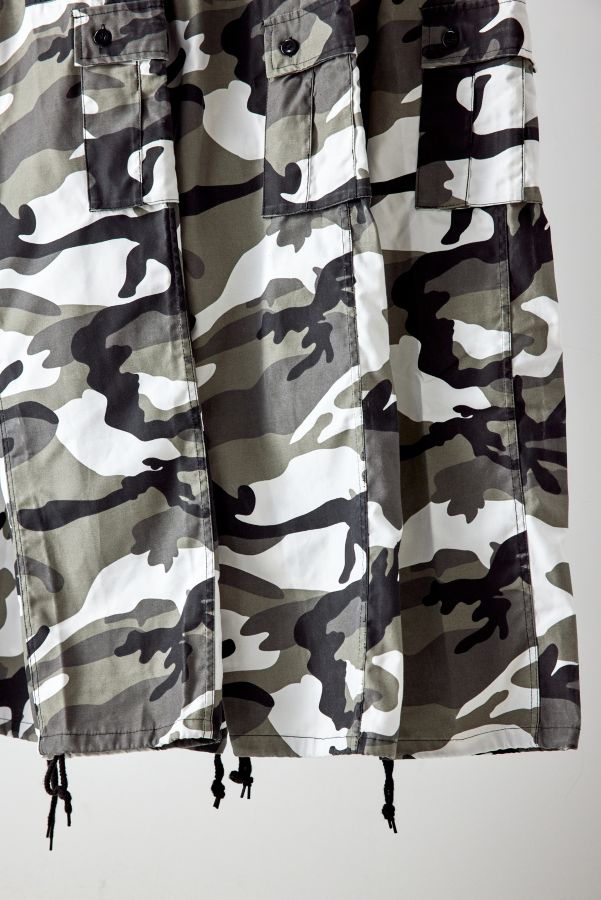 Slide View: 2: Urban Renewal Salvaged Deadstock – Cargohose mit Camouflage-Muster