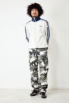 Thumbnail View 4: Urban Renewal Salvaged Deadstock – Cargohose mit Camouflage-Muster