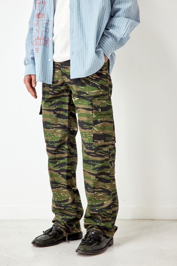 Slide View: 3: Urban Renewal Salvaged Deadstock – Toger-Camouflage-Cargohose