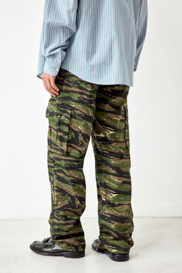 Slide View: 5: Urban Renewal Salvaged Deadstock – Toger-Camouflage-Cargohose