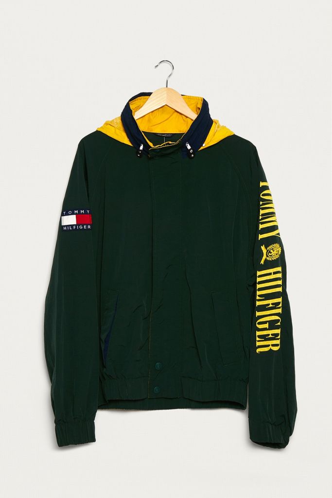 Urban Renewal Vintage One Of A Kind Tommy Hilfiger Jacke In Grun Urban Outfitters De