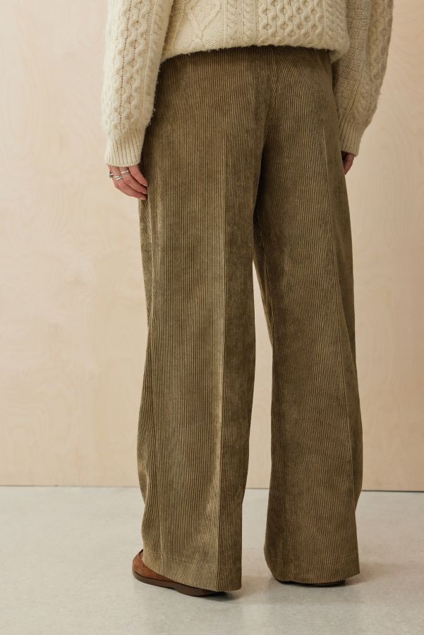 Slide View: 4: Pantalons Taille Basse Ash en Velours Côtelé Olive Archive At UO