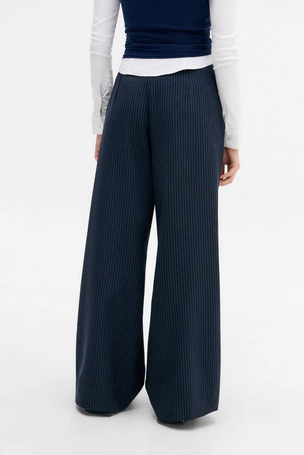 Vista diapositiva: 3: Archive At UO Navy Ama Trousers