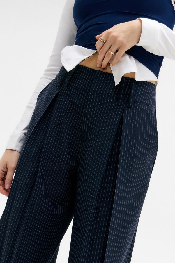 Vista diapositiva: 4: Archive At UO Navy Ama Trousers