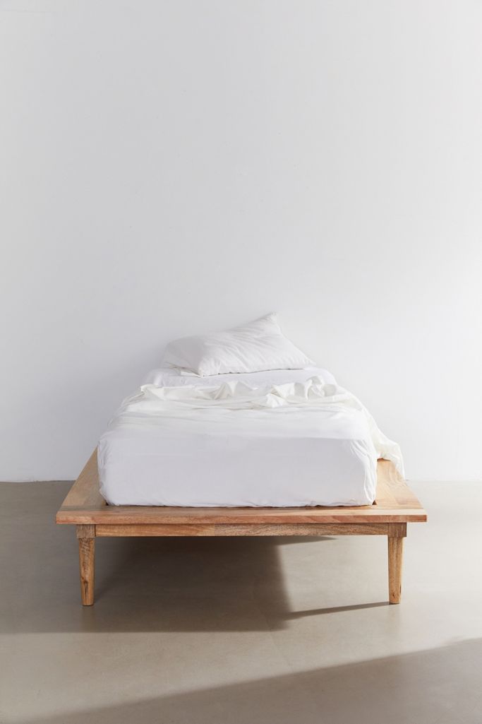 Hohes Einzelbett „Amelia“ Urban Outfitters DE
