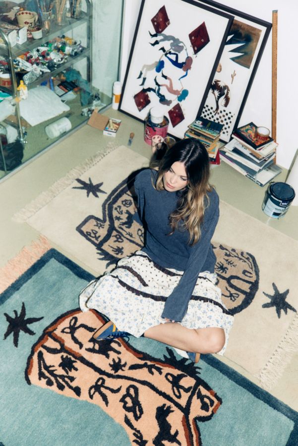 Vista de diapositivas: 2: Urban Outfitters x TuftLuck Doodle Boot 3x5 Rug