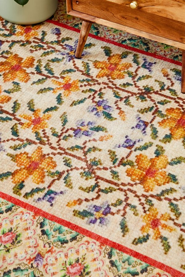 Slide View: 3: Evelyn Floral 5x7 Rug