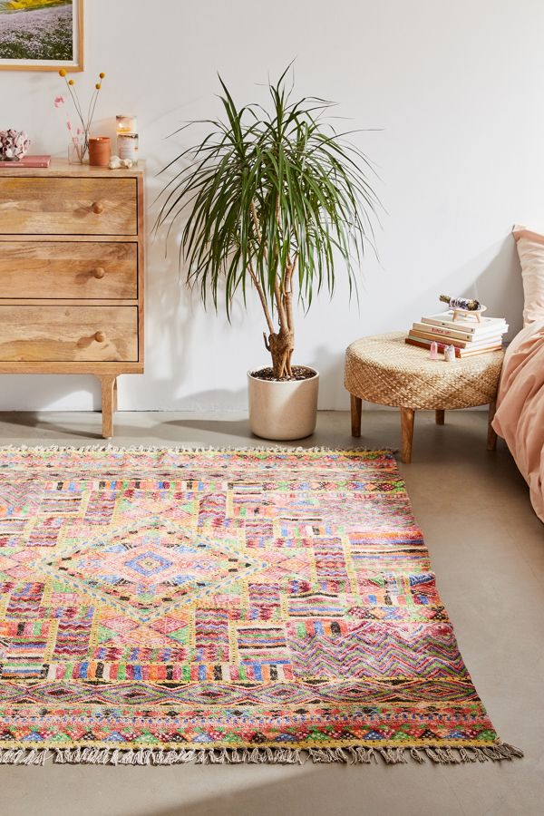 Carmita Bedruckter Chenille Teppich 5x7 Urban Outfitters De