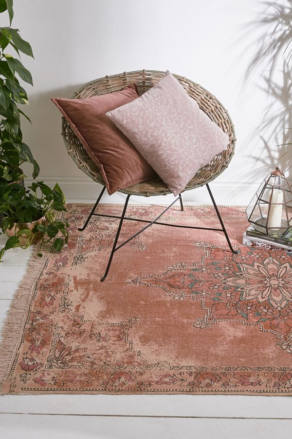 Teppich Katlin Mit Print 5 X 7 Fuss Urban Outfitters De